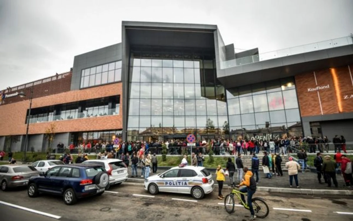 
    Incident la mall-ul din Sibiu, miercuri, 27 noiembriefoto: Turnul Sfatului  