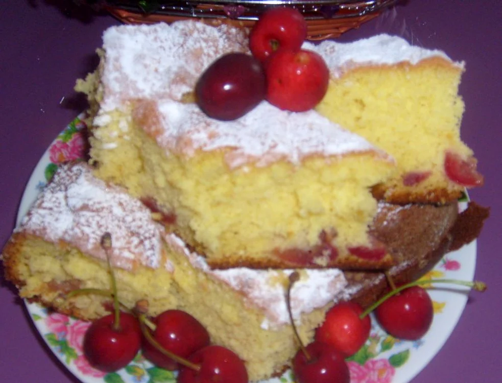 Prăjitură cu fructe de sezon