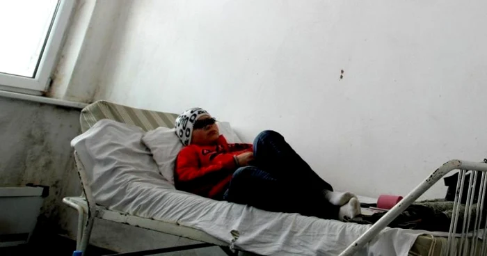 Craiova: Copii în stare gravă suportă condiţiile jalnice din spital. 