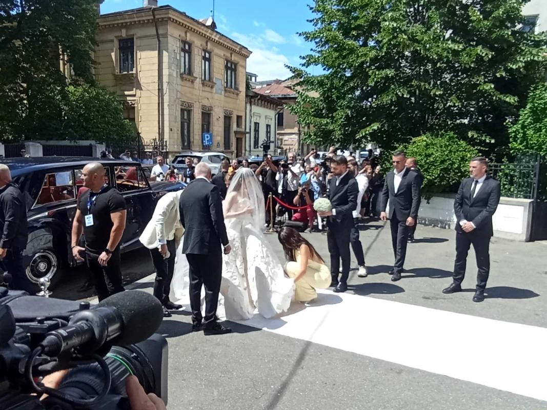 Kira Hagi a cheltuit 8.700 de euro pentru rochia de mireasă / FOTO: Click! 