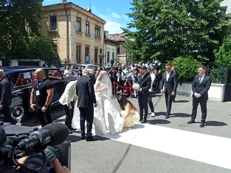 Kira Hagi a cheltuit 8.700 de euro pentru rochia de mireasă / FOTO: Click!