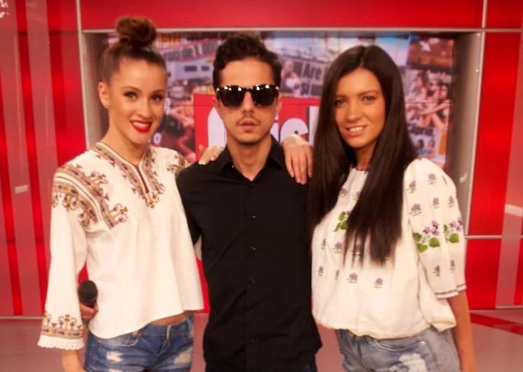 Uddi şi dansatoarele sale au fost în platoul emisiunii Click!Foto Arhivă Personală