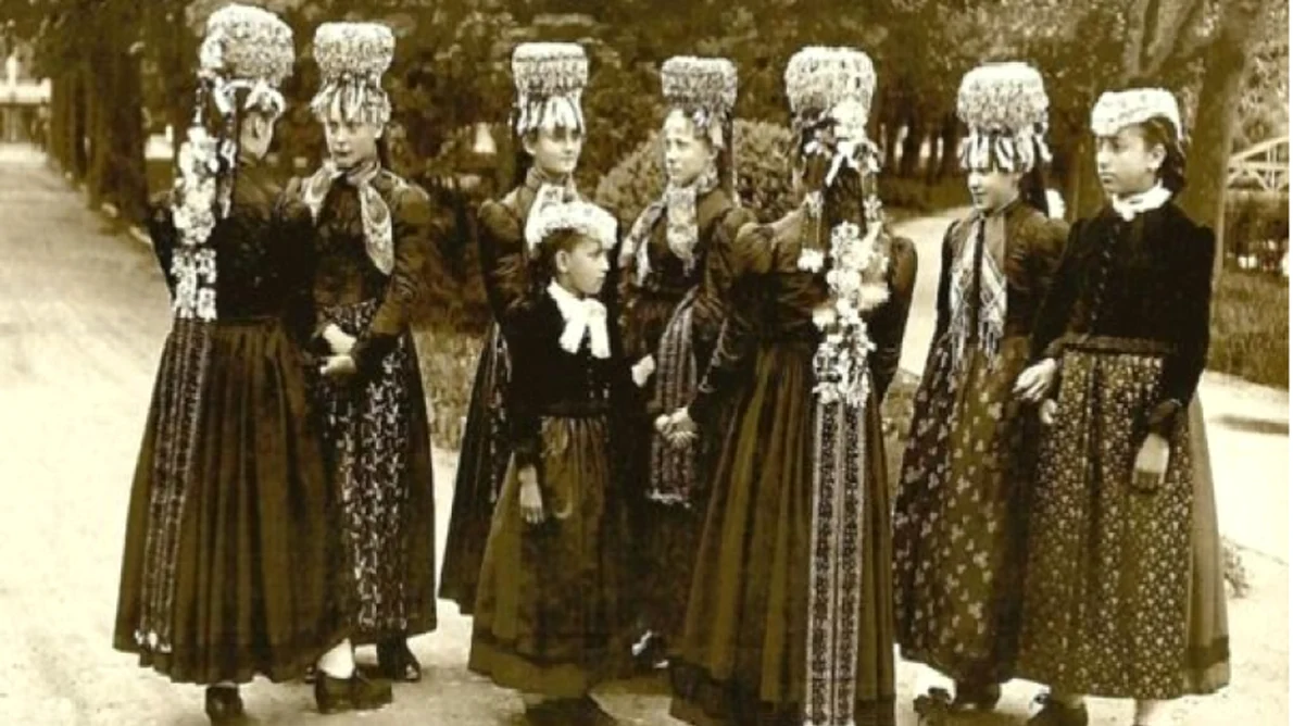 Cum arată cu adevărat o femeie sexy acum 100 de ani  Imagini vechi de un secol png