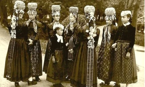 Cum arată cu adevărat o femeie sexy acum 100 de ani  Imagini vechi de un secol png