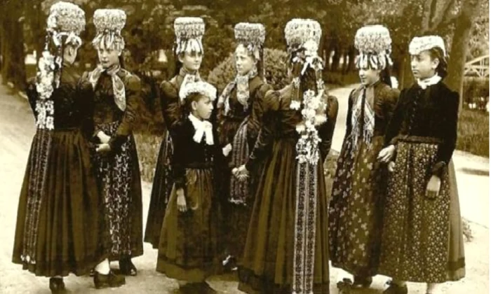 Cum arată cu adevărat o femeie sexy acum 100 de ani  Imagini vechi de un secol png
