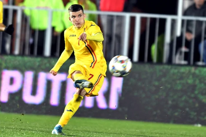 
    Valentin Mihăilă a marcat trei goluri contra Finlandei în preliminariile Europene Under 21FOTO: Sportpictures.eu  