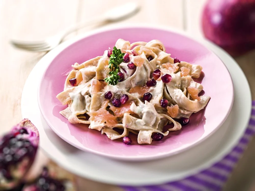 tagliatelle cu somon si rodii jpeg