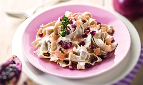tagliatelle cu somon si rodii jpeg
