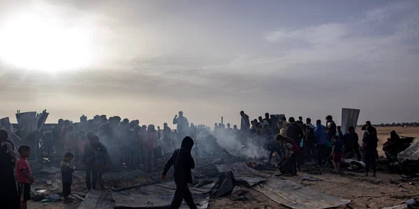 Urmările unui bombardament israelian asupra unei tabere din Rafah FOTO EPA-EFE