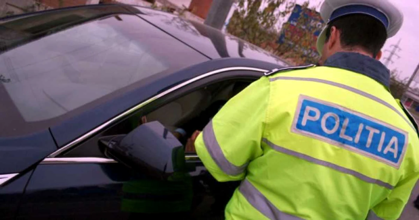 Poliţiştii le-au întocmit dosare penale