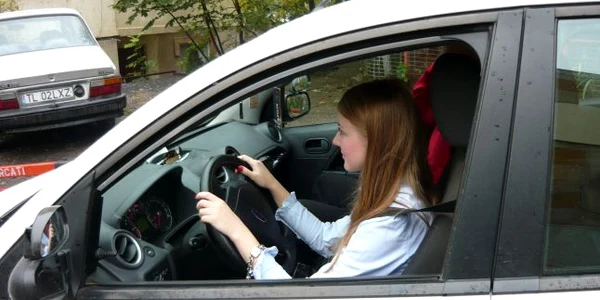 Tulceni tot mai puţini la volanul maşinilor şcoală