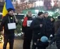 Aproximativ 200 de craioveni protestează în Piaţa Mihai Viteazu