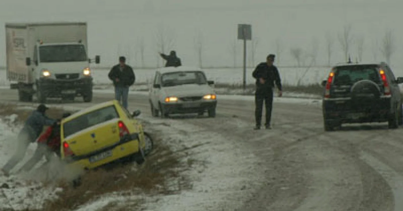 Neadaptarea vitezei pe drumurile acoperite cu zăpadă, este unul din factorii principali care duc la accidente