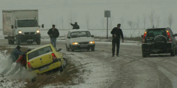 Neadaptarea vitezei pe drumurile acoperite cu zăpadă, este unul din factorii principali care duc la accidente