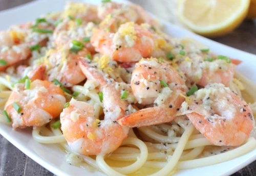 spaghete cu sos alb şi creveţi jpeg