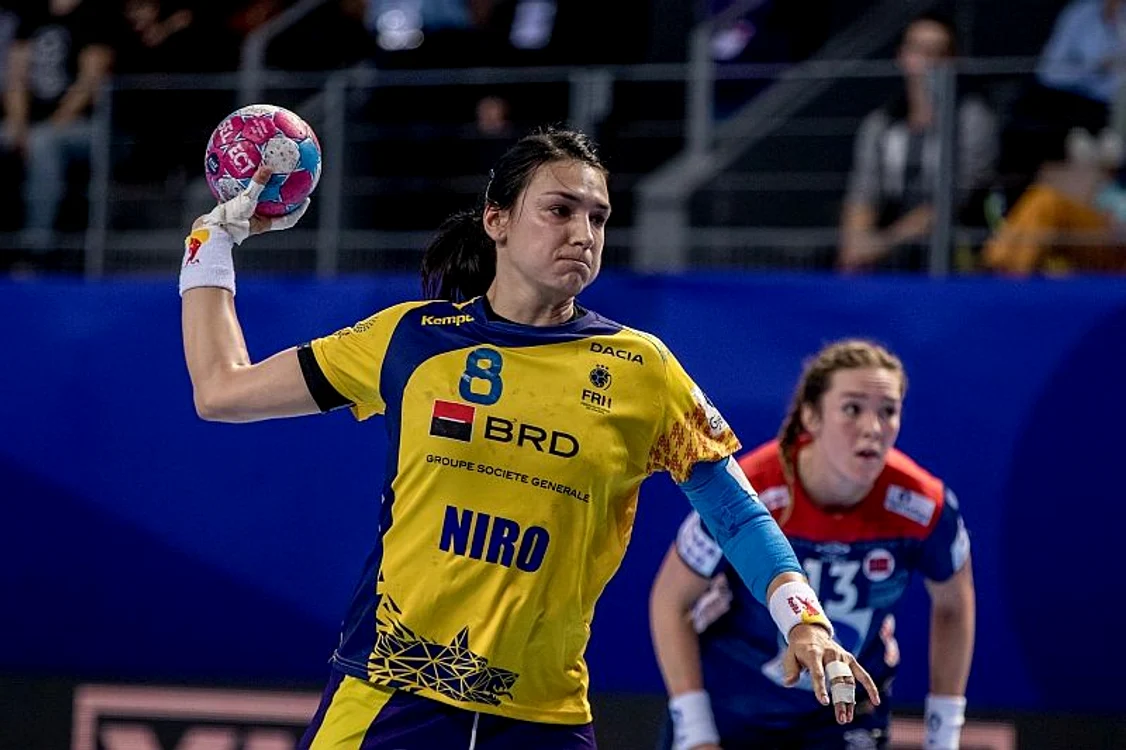 
    Cristina Neagu  