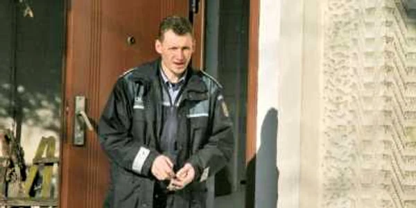 Cătălin Hauca este singurul poliţist din comuna suceveană Adâncata 