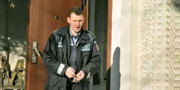 Cătălin Hauca este singurul poliţist din comuna suceveană Adâncata