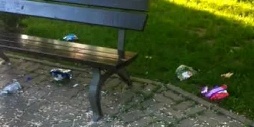 Poliţia Locală îi amendează pe craiovenii care aruncă pe jos coji de seminţe şi mucuri de ţigară