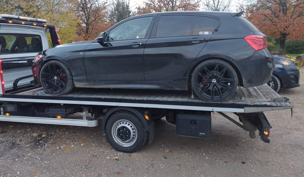 Adolescent prins când conducea un BMW cu 147 km/h, cu mama în dreapta. „Un comportament care ar fi putut costa o viață”