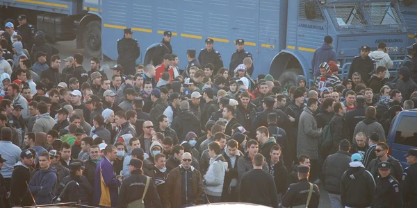Peste 3.000 de spectatori sunt aşteptaţi la meci