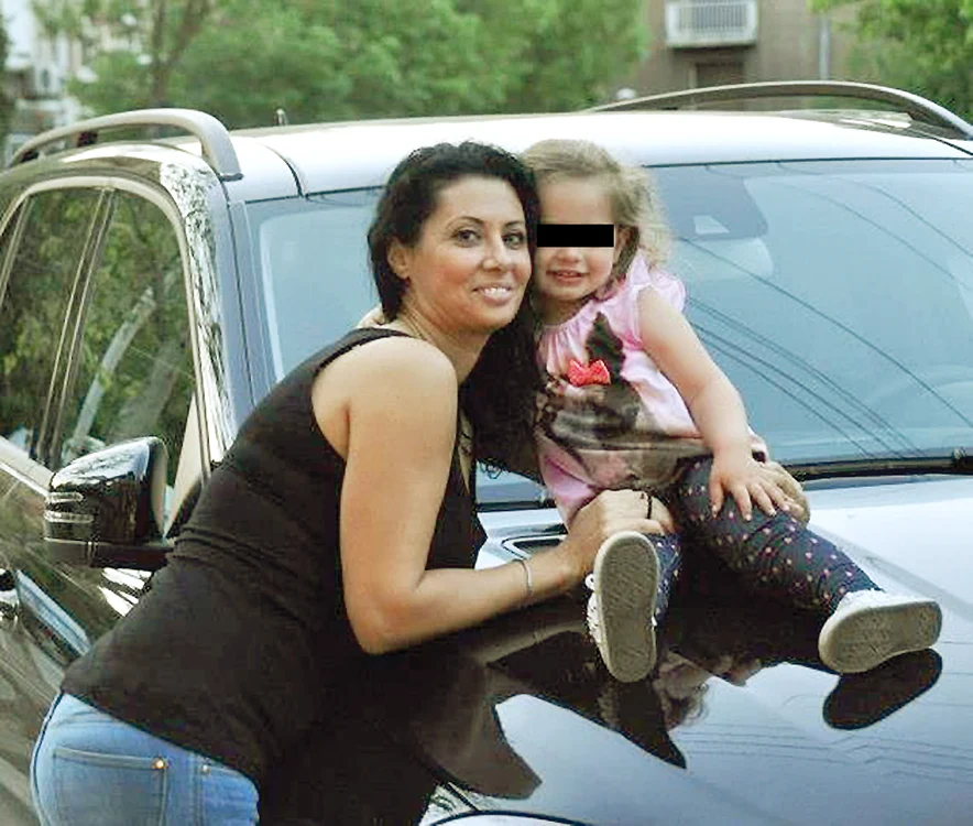 Denise, mama Antoniei, moare de dorul nepoţelei Maya