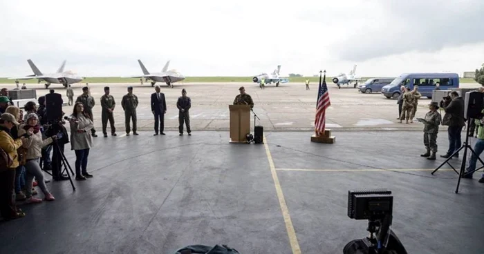 F22 Raptor supersonicul ce nu poate fi detectat de radar adus de americani la Mihail Kogălniceanu Sursa foto Forţele Aeriene Române