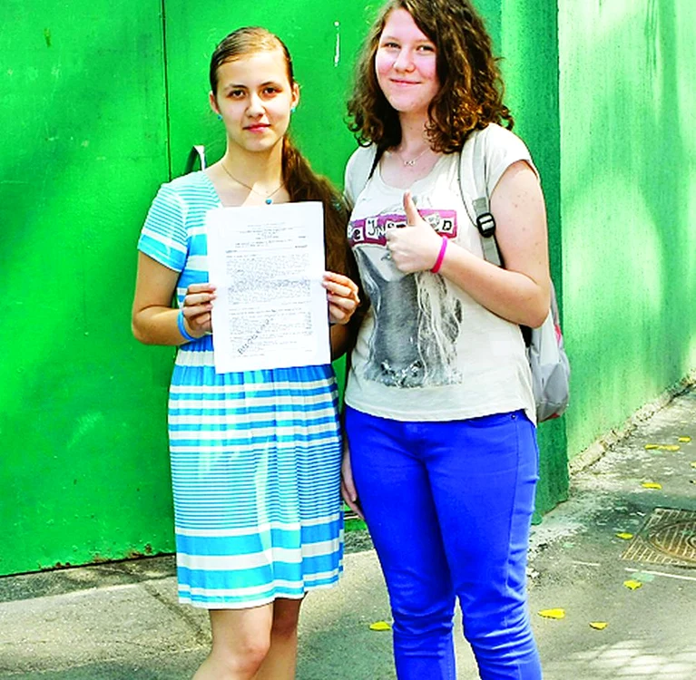 
    "Nu ne-au  deranjat came­­­rele. O să  luăm nota 10" Corina Ionescu,  14 ani  
