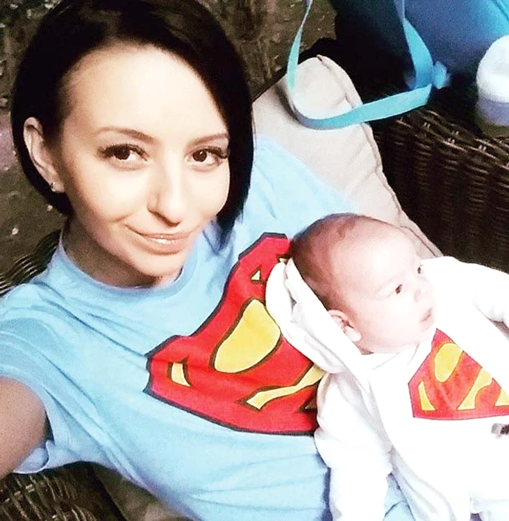  «Superman-ul» Giuliei. Solista a devenit din nou mamă, pe 18 aprilie. Micuţului  i se spune Superman