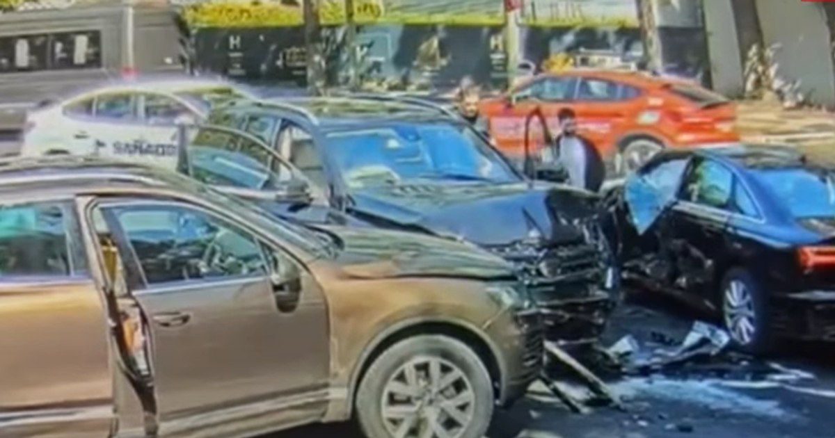 Primele imagini cu Toto la locul accidentului în care a fost implicat. Fiul lui Ilie Dumitrescu este căutat de Poliție după ce a fugit