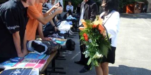 Satu Mare:  Comerţ cu uniforme şcolare