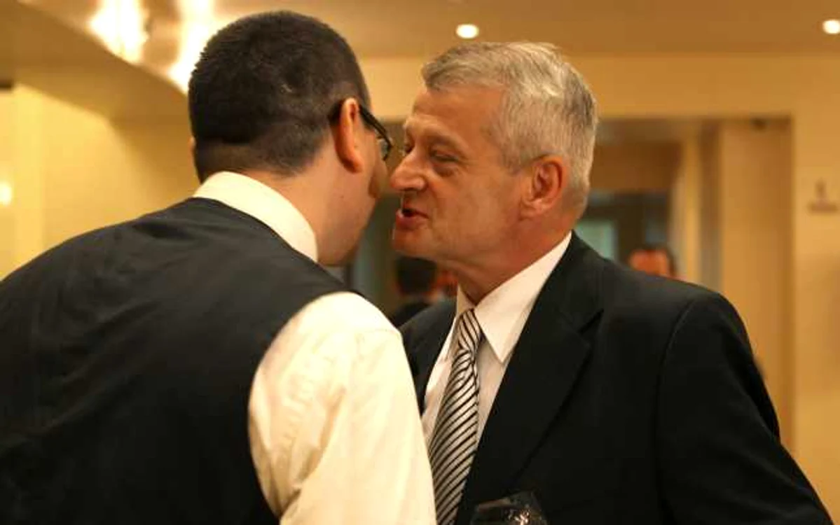 Premierul României, Victor Ponta, a promis că îl va ajuta pe primarul Capitalei, Sorin Oprescu, cu mai multe proiecte printre care şi Sala Multifuncţională de lângă Arena Naţională FOTO Adevărul