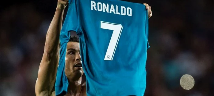 Ronaldo le-a arătat tricoul fanilor Barcelonei