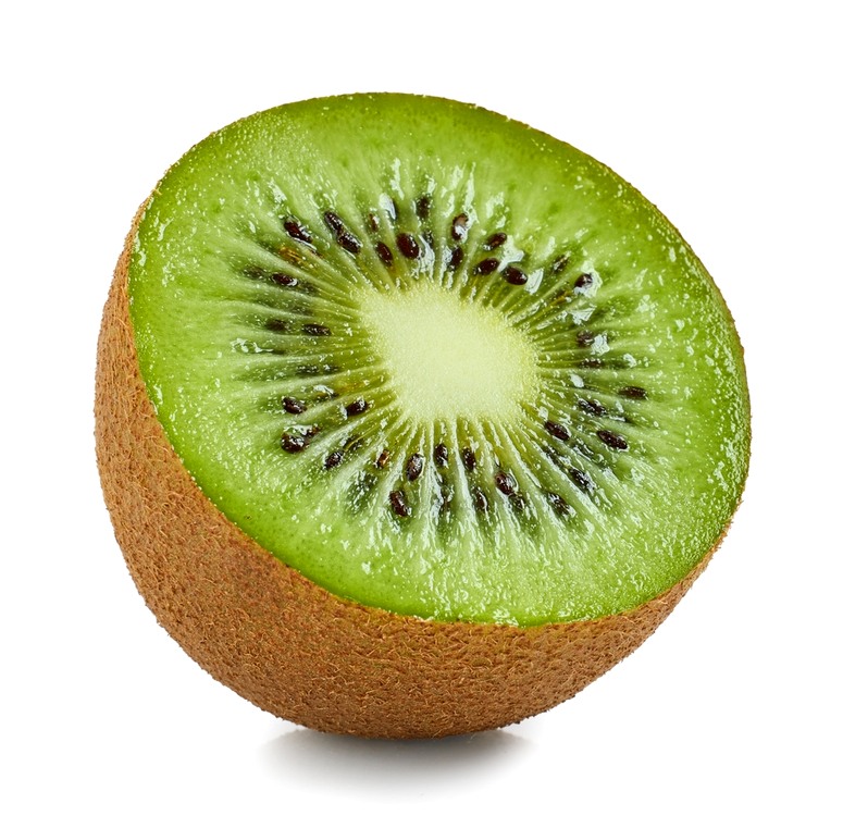 A ⁣bowl of fresh kiwi fruit