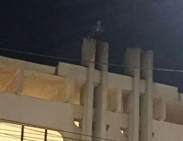 Bărbatul a amenințat că se va arunca de pe clădire. FOTO IPJ Brăila