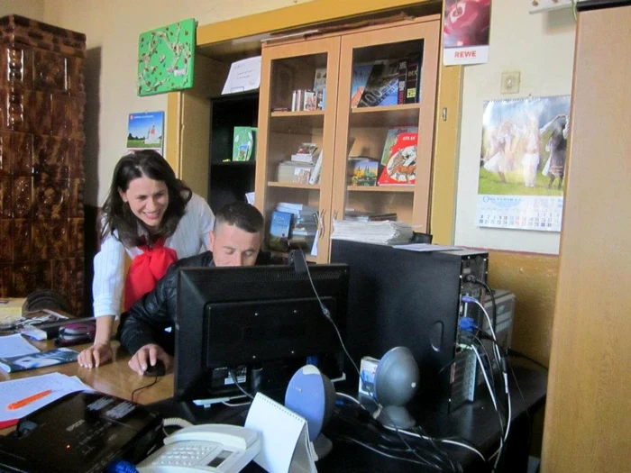 O bibliotecară dintr-o comună de lângă Râmnicu Vâlcea