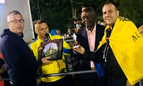 Ziariştii i au oferit tatălui naţionalei de fotbal a Belgiei un catalog cu mânăstirile din România, editat de Alexandrion Group  jpeg