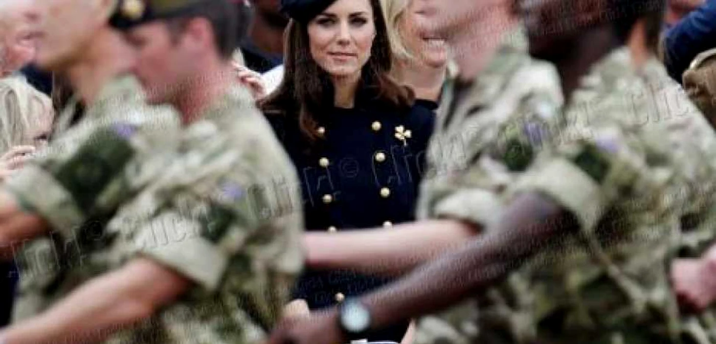 Kate a purtat o rochie-uniformă