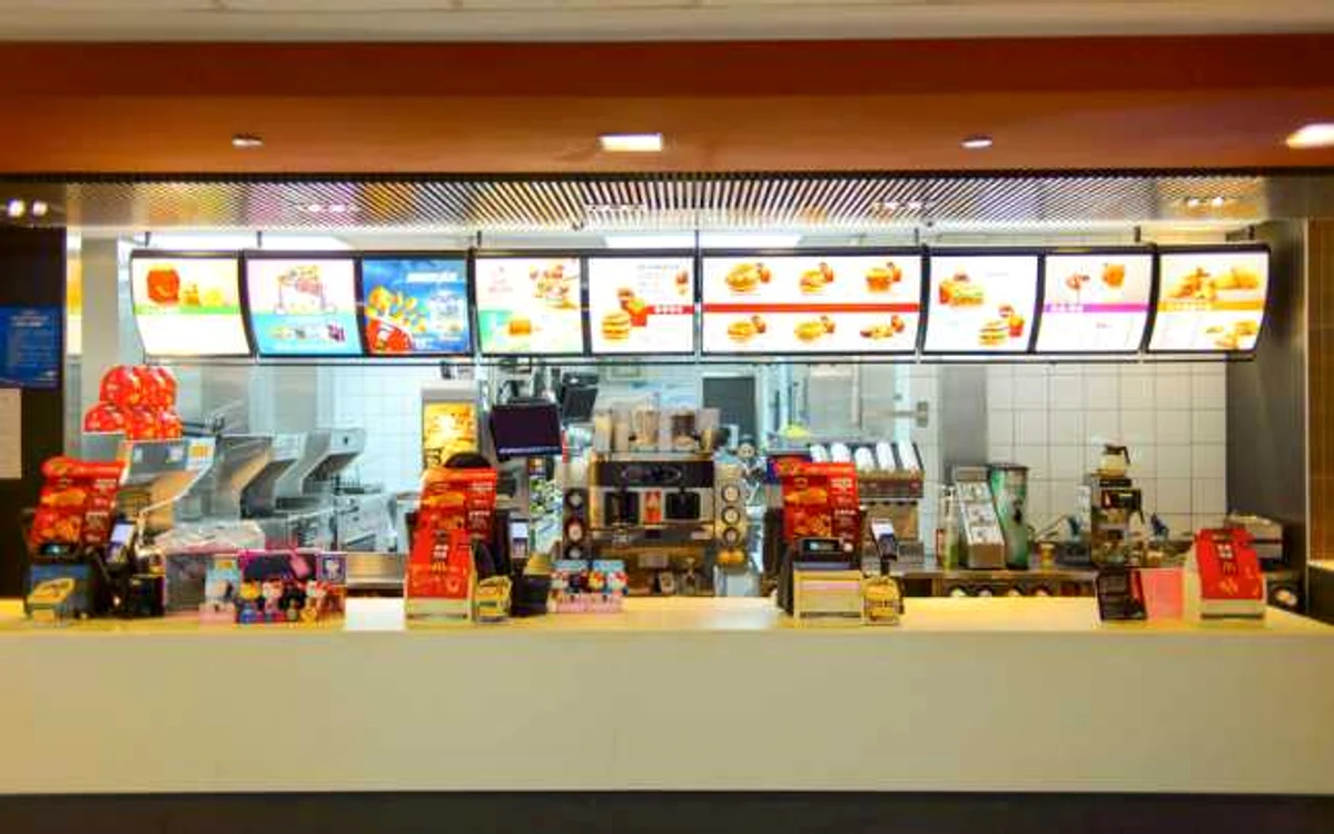 Restaurant McDonald's FOTO 123 RF