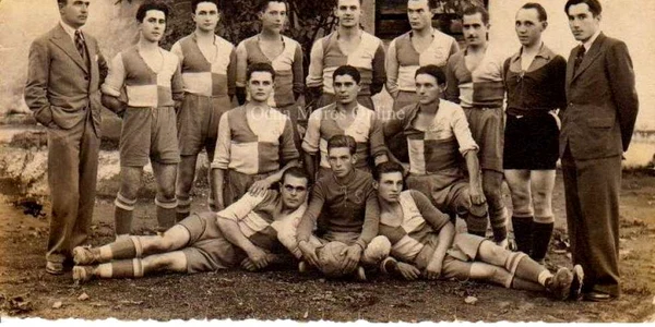 Echipa de fotbal Solvay în anii 1936-37. Foto: ocnamuresonline.ro