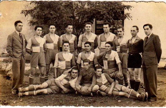 Echipa de fotbal Solvay în anii 1936-37. Foto: ocnamuresonline.ro