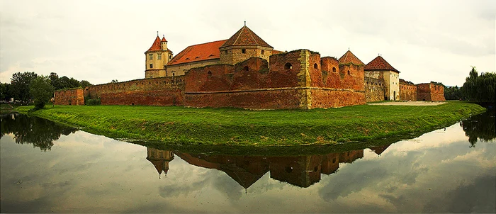 cetatea fagaras jpg jpeg