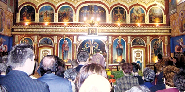 Credincioşii au început ziua la biserică