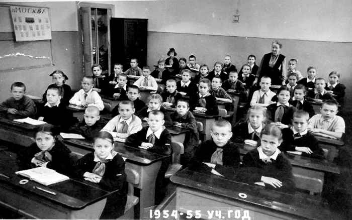 
    Deși mulți nostalgici o laudă, școala pe vremea comunismului era îngrozitoareFoto: onlinereport.ro  