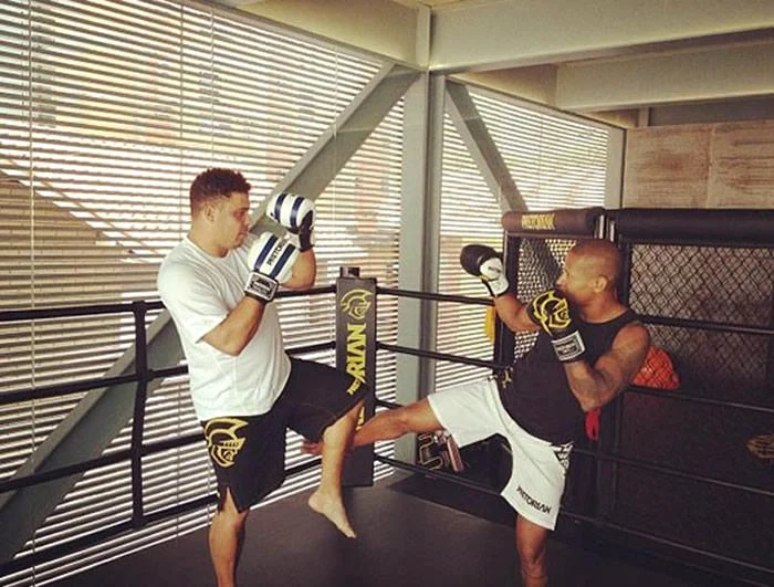 
    Ronaldo îi dă replica lui Anderson Silva  