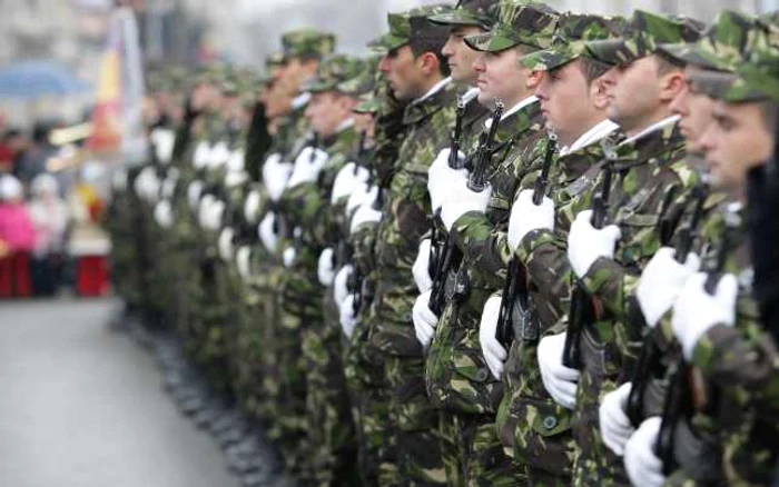 Militarii au făcut paradă pe străzile Clujului