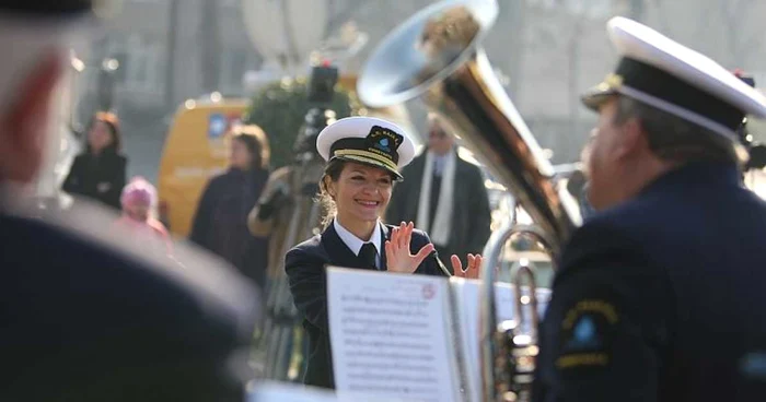 Inga Postolache este dirijoarea fanfarei RAJA Constanţa Foto arhivă