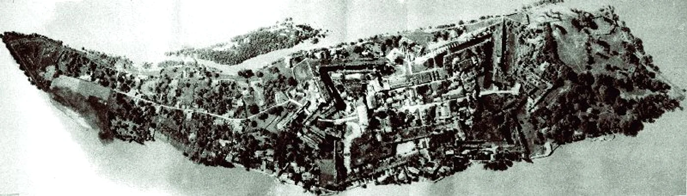 Imagine  aeriană a insulei din perioada 1967-1968 (colecţia Gheorghe Bob)
