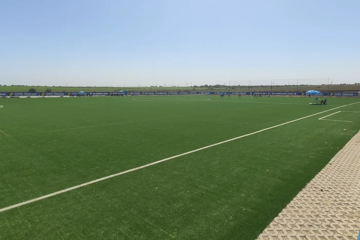 Terenul de fotbal construit din materiale ce nu dăunează mediul FOTO Călin Gavrilaș