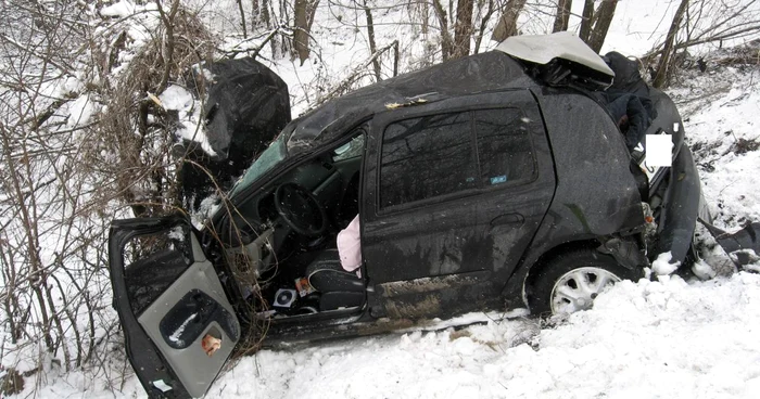 Autoturismul Renault in care erau elevii chiulangii de la Colegiul Energetic
